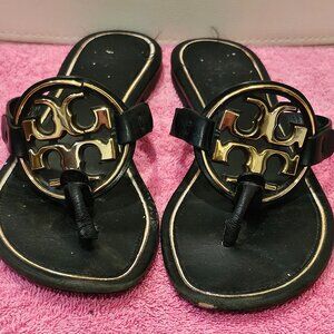 Tory Burch Soft Metal Logo Sandals – Size 8.5